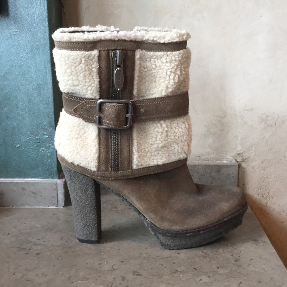 Aqua boot heels